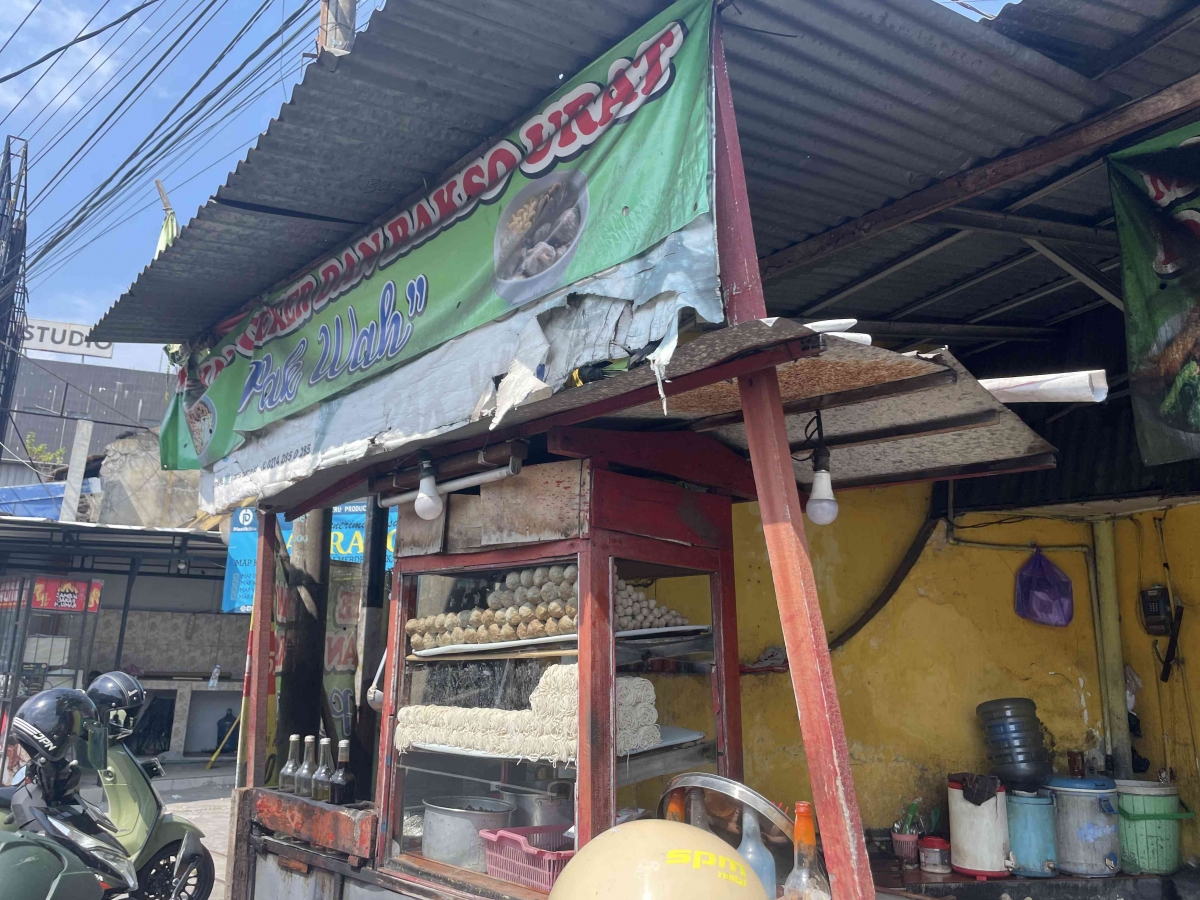 Bakso Pojok Pak Jarot: Sajian Hangat yang Menghangatkan Jiwa di Cilacap