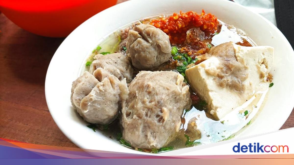 Bakso Pojok Pak Jarot: Rasa yang Menggigit Jiwa di Cilacap